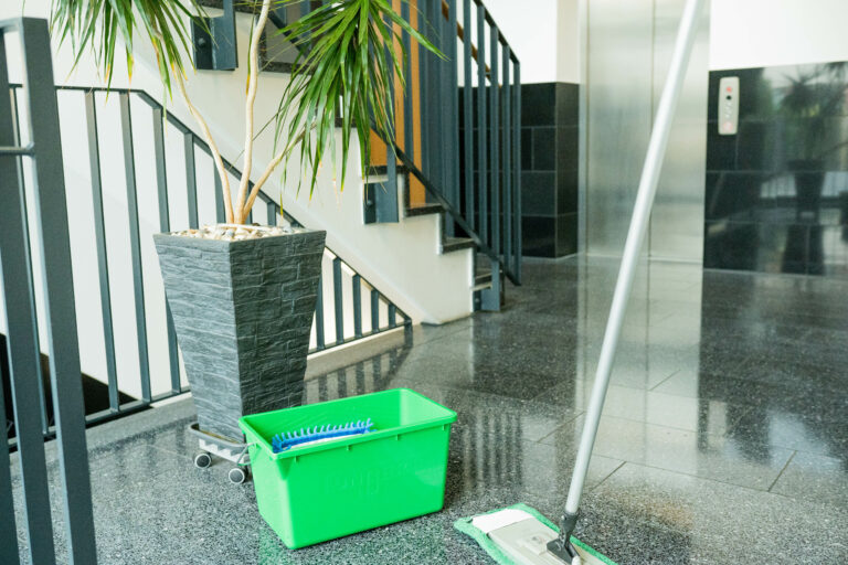 Gebäudereinigung-köln-treppenhausreinigung